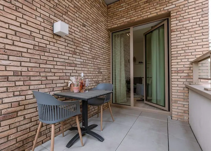 Huswell - Modern In A New Near The Sea