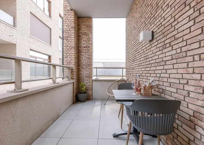 Huswell - Modern In A New Near The Sea *